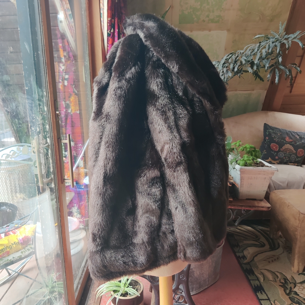 VTG 60s Dark Brown Vegan Faux Fur Cape Shawl Wrap Lined Pockets Glam Luxe READ - Picture 7 of 16